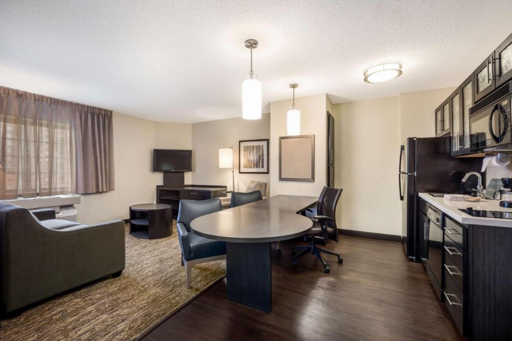 Sonesta Simply Suites Denver West Federal Center